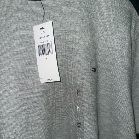 Brand new!! Tommy Hilfiger t shirt - Picture 3 of 4
